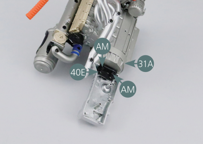 Position the clutch joint (40E) on the gearbox housing (31A) and secure it with two AM screws. Close the gearbox with the right part (40B) and secure it with two AM screws.