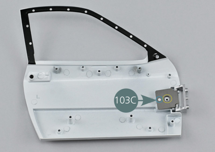 Position the door hinge (103B) on the inside of the door (103A). Check the correct orientation of the hinge (103B). 