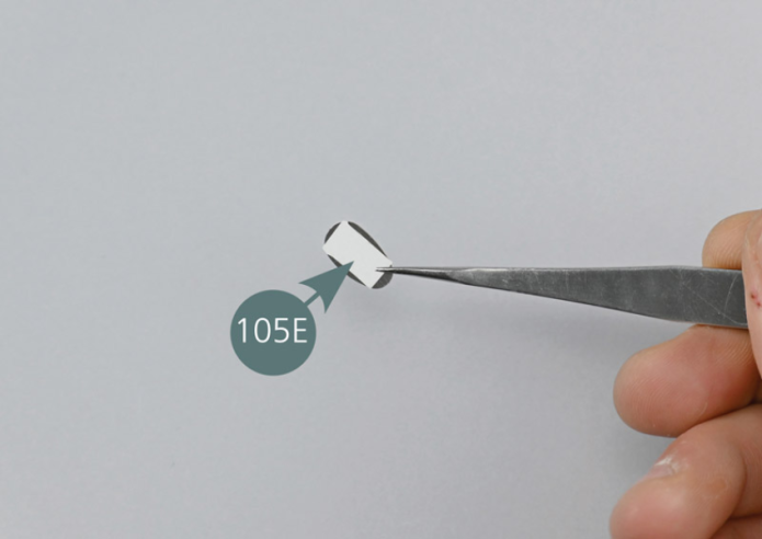 Position the assembly made in step 1 in the rearview mirror (105A). 