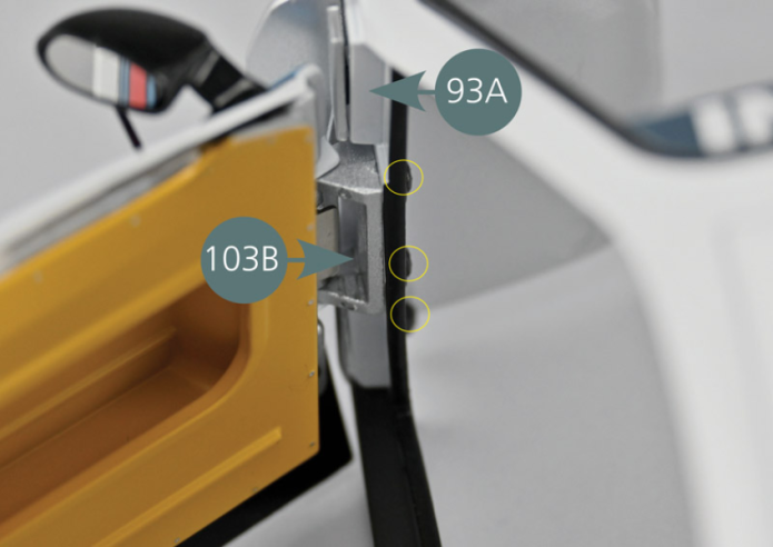 Take the bodywork (93A) assembled during the previous steps. 