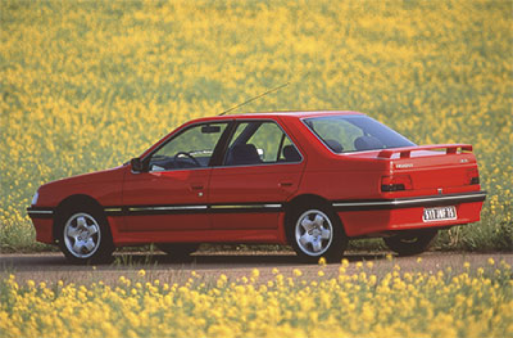Only a few aerodynamic accessories such as the rear spoiler distinguish the Mi 16 from the basic version.© IXO Collections SAS - Tous droits réservés. Crédits photo © Peugeot