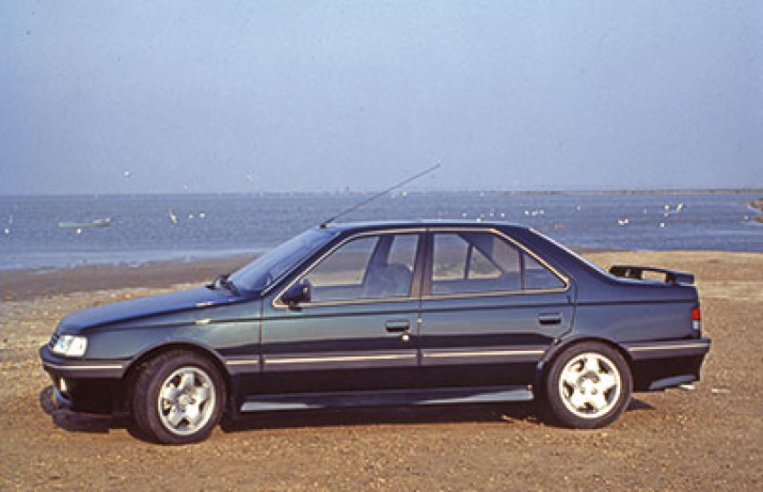 The 405 Mi 16 is a true sports car that is also comfortable and spacious, which is an additional selling point.© IXO Collections SAS - Tous droits réservés. Crédits photo © Peugeot