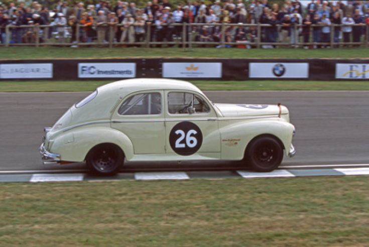 Half a century after its release, the 203 seduces fans of historic racing vehicles, like this 1955 203 C seen at Goodwood in 2006. © IXO Collections SAS - Tous droits réservés. Crédits photo © Dominique Pascal / Archives et collections