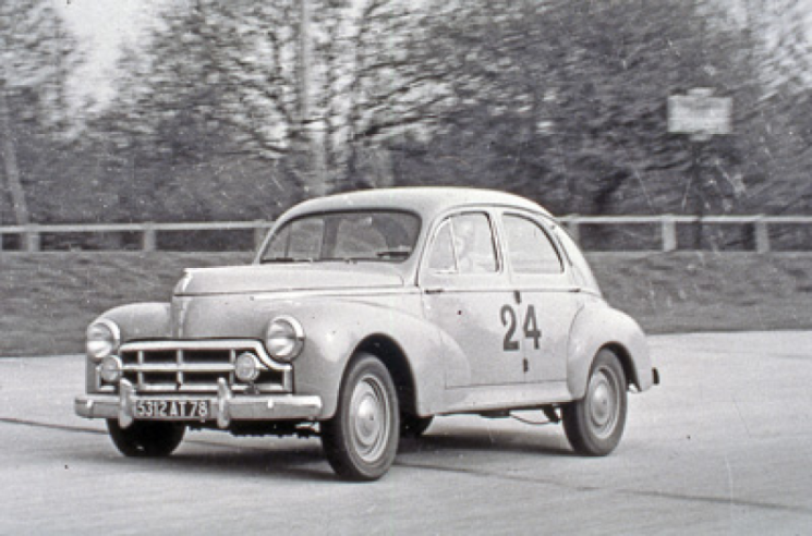 Despite its good performance, the 203 Darl'Mat was rarely raced because of its high price, with amateur drivers preferring a production sedan prepared by themselves. © IXO Collections SAS - Tous droits réservés. Crédits photo © Dominique Pascal / Archives et collections