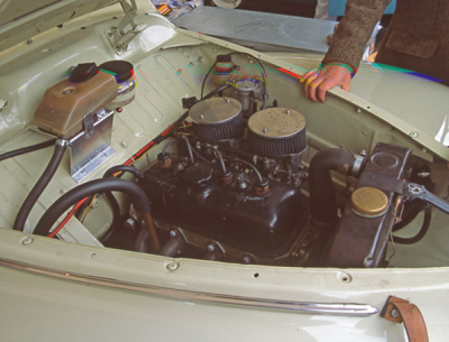 On the 203 competition cars, the interior is spartan and the dashboard is devoid of superfluous elements. © IXO Collections SAS - Tous droits réservés. Crédits photo © Archives & Collections