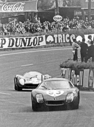 The car of André Guilhaudin and Alain Bertaut will give up at the 24 Hours of Le Mans in 1967. © IXO Collections SAS - Tous droits réservés. Crédits photo © Archives et Collections.