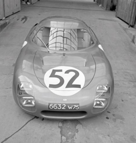 The resin and fiberglass body of the Peugeot CD has remarkably efficient and clean lines. © IXO Collections SAS - Tous droits réservés. Crédits photo © Archives et Collections.