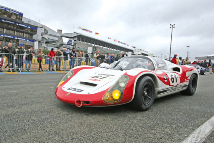 The front fenders of the Carrera 6 are very prominent in order to accommodate the large 15-inch wheels. © IXO Collections SAS - Tous droits réservés. Crédits photo ©  Archives & Collections Dominique Pascal 