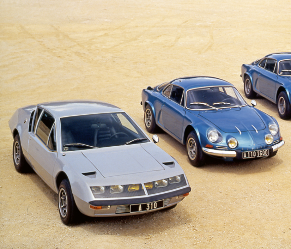 The 1976 model year marked the end of the A 110 Berlinette for Alpine, as well as the end of the four-cylinder version of the A 310, which now carried a V6. © IXO Collections SAS - Tous droits réservés. Crédits photo © Renault D.R. / Archives et Collections