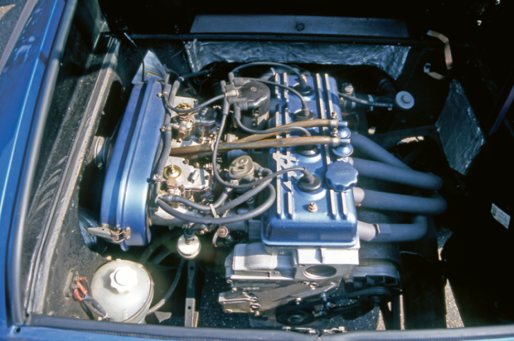 The first version of the A 310 had a successful in-line four-cylinder engine, the Renault 16 TS 1.6-litre, now branded with the Alpine logo on the cylinder head. © IXO Collections SAS - Tous droits réservés. Crédits photo ©  Renault D.R.