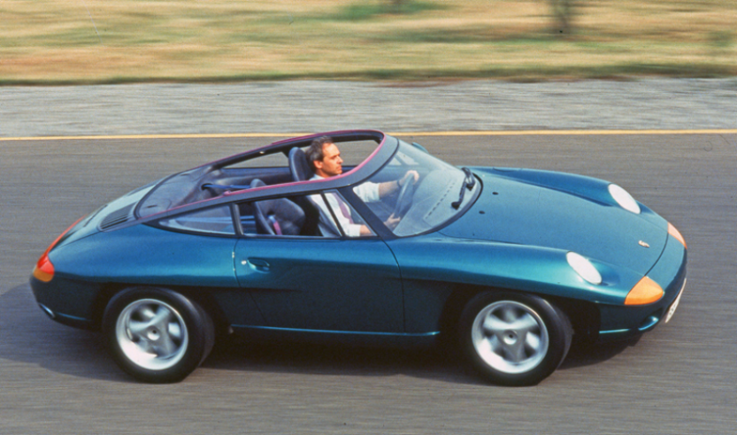 The Panamericana is presented as a hybrid model between a coupé, convertible and Targa, with the possibility of adapting it for off-road driving. © IXO Collections SAS - Tous droits réservés. Crédits photo © Porsche