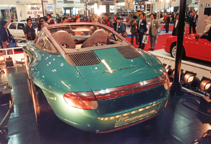 Following its presentation at the Frankfurt and Tokyo motor shows (pictured here) in late 1989, the Panamericana was exhibited at the Porsche Museum in Stuttgart. © IXO Collections SAS - Tous droits réservés.  Crédits photo ©  Porsche