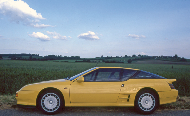 The Alpine A610 had a strange fate, as most of its production was sold in Germany, whereas in France the Porsche 911 was preferred... © IXO Collections SAS - Tous droits réservés. Crédits photo © Renault D.R. / Archives et Collections
