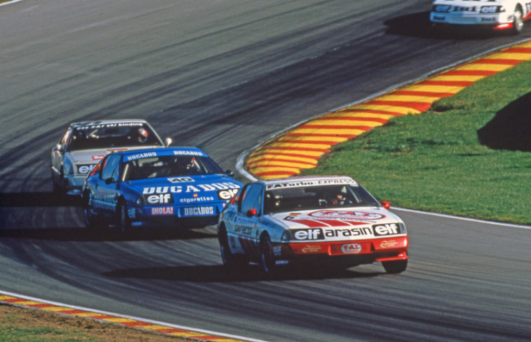 Mit insgesamt 20 Siegen dominierten Oscar Larrauri und Massimo Sigala den Europa Cup von 1985 bis 1988. © IXO Collections SAS - Tous droits réservés. Crédits photo ©  Renault D.R. / Archives et Collections
