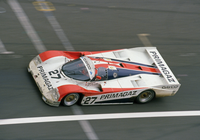 In 1990, the Porsche 962 was still a strong contender in endurance racing. The team Yver, Lässig and Altenbach (Écurie Obermaier Primagaz) finished 9th at Le Mans. © IXO Collections SAS - Tous droits réservés. Crédits photo © Porsche / D.R.