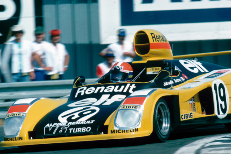 Jean-Pierre Jabouille, at the wheel here, was teamed up with Patrick Tambay for the 1976 Le Mans 24 Hours (but was forced to withdraw). © IXO Collections SAS - Tous droits réservés.  Crédits photo © Renault Communication / D.R.
