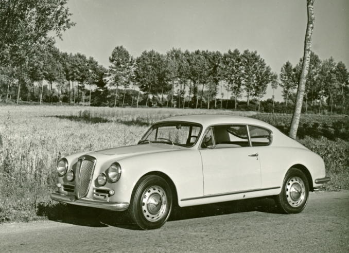 The Aurelia GT coupé was the first Grand Touring car to combine refinement and efficiency.© IXO Collections SAS - Tous droits réservés. Crédits photo © Lancia D.R.