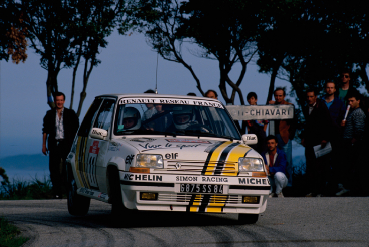 Alain Oreille gewann die Gruppe N bei der Tour von Korsika 1988 in seinem R5 GT Turbo.© IXO Collections SAS - Tous droits réservés. Crédits photo © Renault D.R. / Archives et Collections