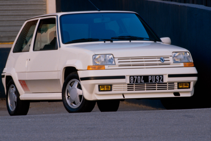 Der Supercinq, ein neu gestalteter R5, der immer noch ein breites Publikum anspricht. © IXO Collections SAS - Tous droits réservés. Crédits photo ©  Renault D.R. / Archives et Collections