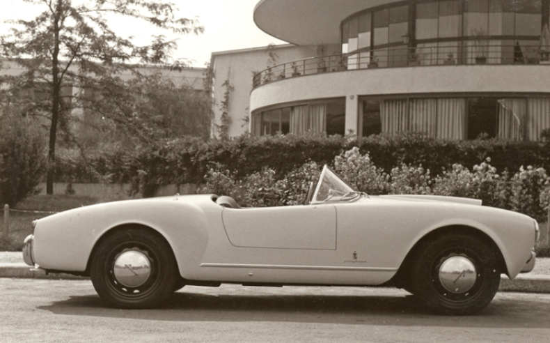 To appeal to customers on the other side of the Atlantic, Pinin Farina equipped the first Aurelia B24 spider with the typically American panoramic windscreen which had made the Chevrolet Corvette such a success since 1953. © IXO Collections SAS - Tous droits réservés. Crédits photo © © Lancia D.R.