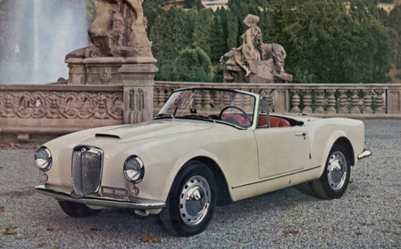 From the outside, the 1957 convertible version was distinguished by its straight bumpers and larger doors, making the passenger compartment more easily accessible. © IXO Collections SAS - Tous droits réservés. Crédits photo © Lancia D.R.