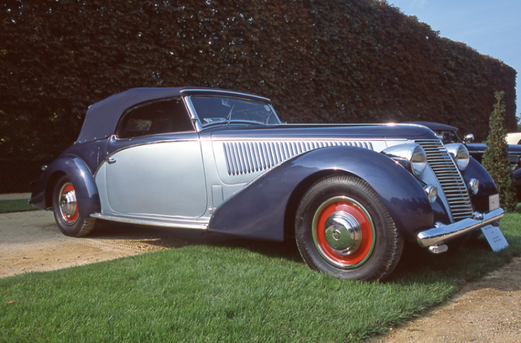 L'Astura avrebbe ispirato i migliori carrozzieri dell'epoca, come Pinin Farina, che nel 1938 realizzò questa cabriolet dalle caratteristiche eleganti. © IXO Collections SAS - Tous droits réservés. Crédits photo © Lancia D.R.
