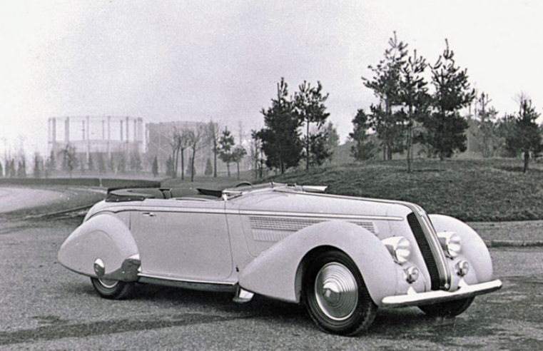 Lancia established its reputation very early on as a manufacturer of convertibles. This 1937 Astura model, designed by Pinin Farina, is one of the most beautiful ever produced by the Turin-based manufacturer. © IXO Collections SAS - Tous droits réservés. Crédits photo © Lancia D.R.