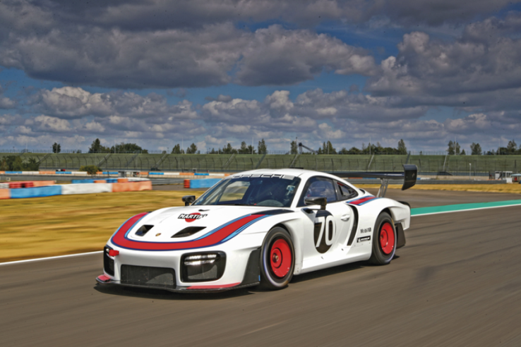 Em 2018, a Porsche lançou uma reedição do "Moby Dick 1978" com base no 911 GT2 RS com um motor biturbo de seis cilindros planos de 3,8 litros e 770 cv. Foi produzido em 77 unidades e vendido por mais de 700.000 euros. © IXO Collections SAS - Tous droits réservés. 