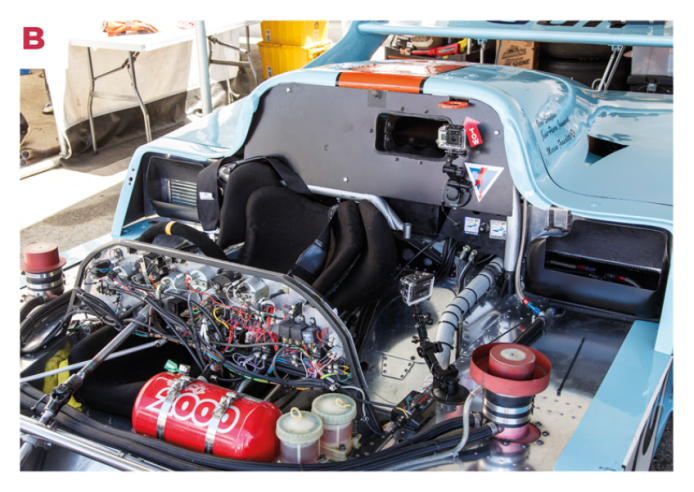 B. The stripped cockpit shows the solid reinforcement structure placed behind the driver and entirely fairing.© IXO Collections SAS - Tous droits réservés.&nbsp;