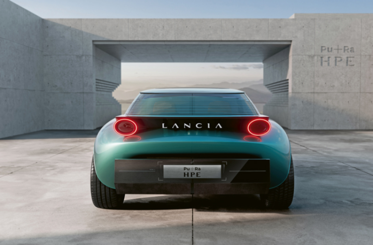 The rear, with its round lights housed under the spoiler and curved wings, is reminiscent of the Lancia Stratos. © IXO Collections SAS - Tous droits réservés. Crédits photo © Lancia D.R.