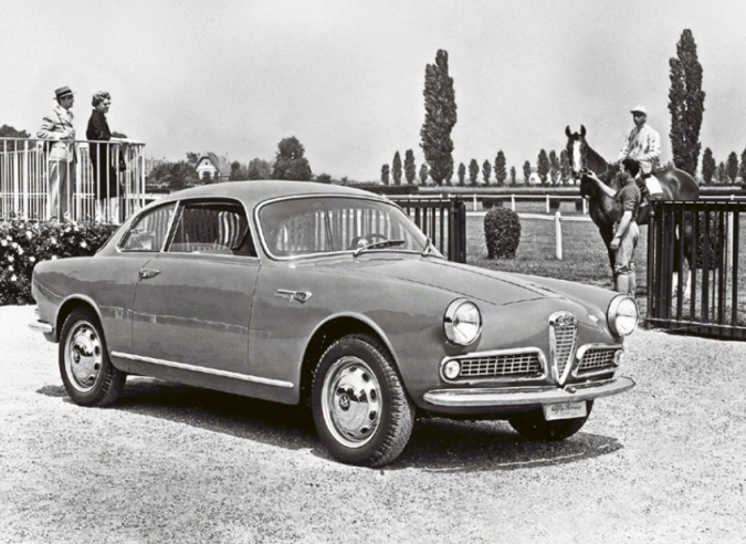 The Alfa Romeo Giulietta Sprint, pictured here in its 1959 version, had bodywork designed by top designers such as Bertone, Zagato and Pininfarina. © IXO Collections SAS - Tous droits réservés. Crédits photo © Lancia D.R.