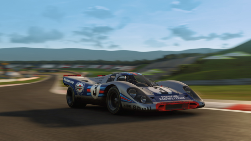 Em 1974, o Conde Gregorio Rossi de Montelera, proprietário da Martini & Rossi, mandou converter um 917 pela Porsche para utilização em estrada, mas não conseguiu que fosse homologado na Europa. © IXO Collections SAS - Tous droits réservés. 