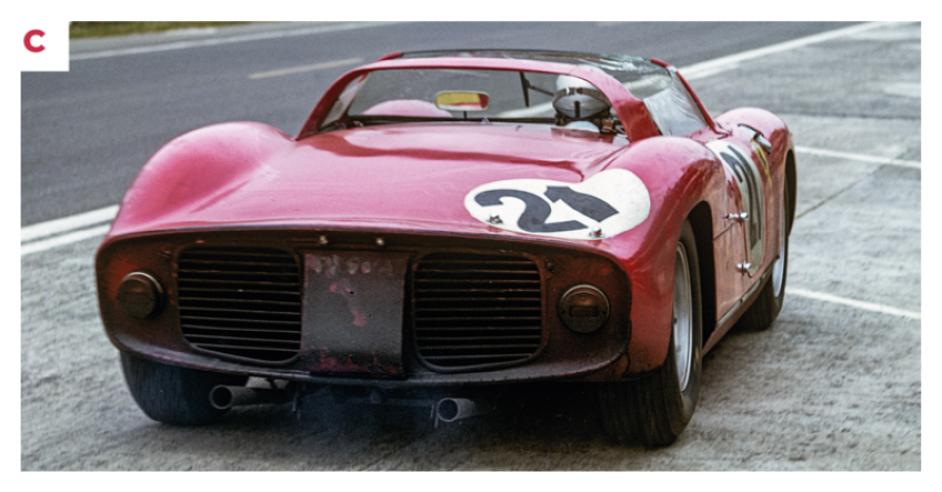 C. Malgrado il poderoso motore a 12 cilindri, la 250 P si accontenta di un semplice doppio scarico, che sulla successiva 250 LM sarà sostituito da uno a quattro terminali. © IXO Collections SAS - Tous droits réservés. 