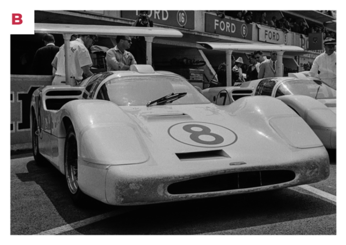 B. La presa d’aria anteriore della Chaparral 2F è di tipo “dinamico”, con un meccanismo a molla che la fa aprire ad alte velocità creando un flusso che limita la compressione delle sospensioni.© IXO Collections SAS - Tous droits réservés. 