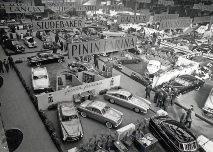 Trotz halbindustrieller Produktion werden die von Pinin Farina entworfenen Modelle als Luxusfahrzeuge präsentiert, wie dieses Lancia Aurelia Coupé von 1953. © IXO Collections SAS - Tous droits réservés. Crédits photo © Lancia D.R.
