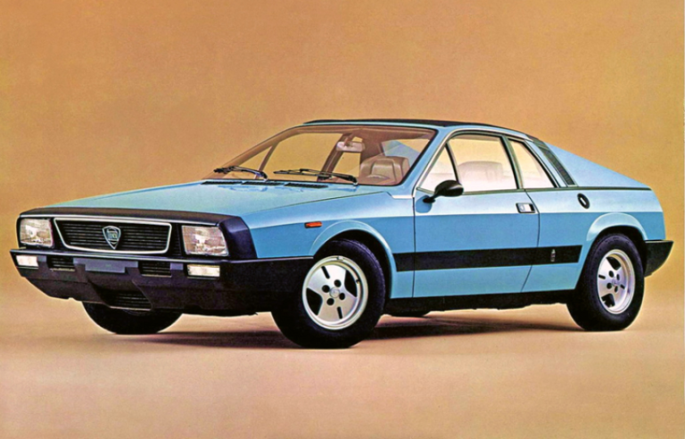 Os volumes compactos e equilibrados do Lancia Beta Montecarlo introduzem uma nova geração de coupés desportivos. © IXO Collections SAS - Tous droits réservés. Crédits photo © Lancia D.R.
