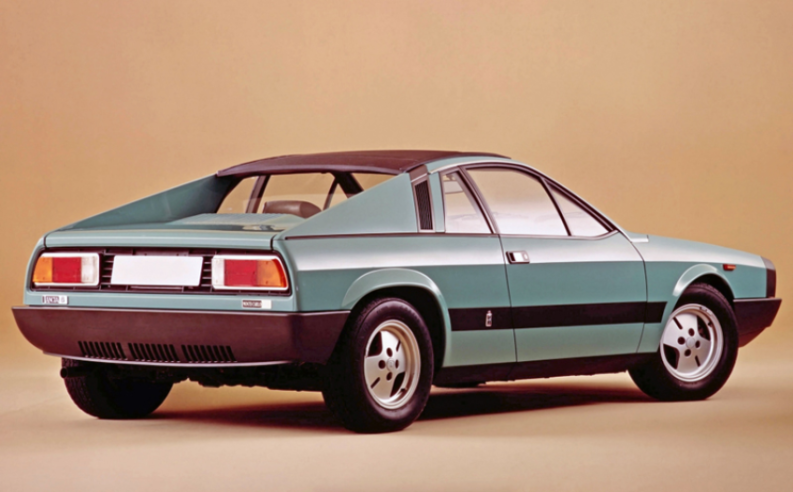 O estilo moderno do Lancia Beta Montecarlo faz lembrar o Ferrari Berlinetta Boxer, outro coupé de motor central traseiro projetado por Pininfarina. © IXO Collections SAS - Tous droits réservés. Crédits photo © Lancia D.R.