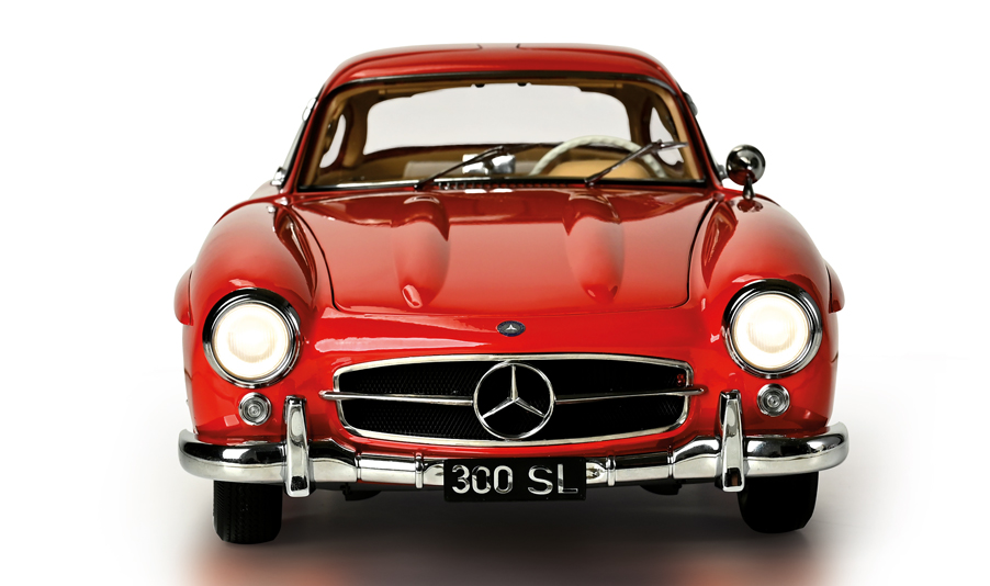 A classic car from the 50s to assemble piece by piece