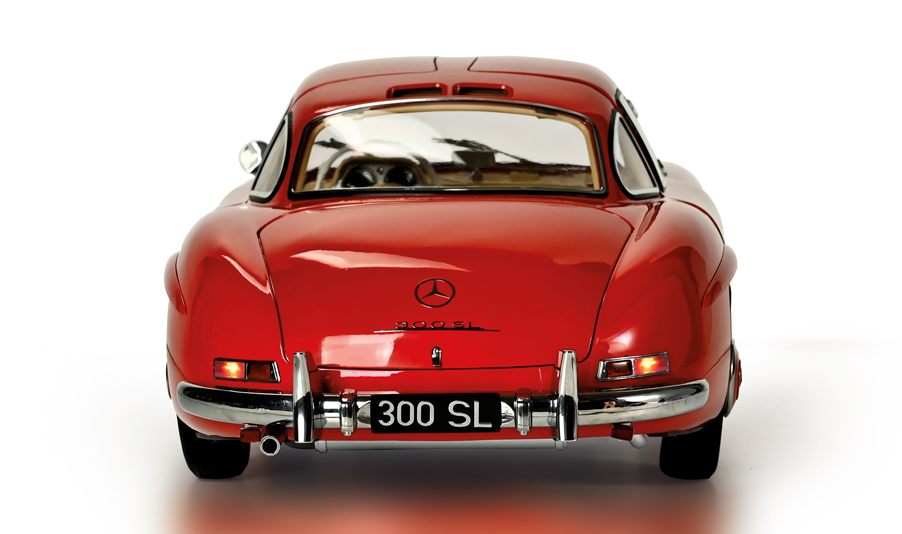 A classic car from the 50s to assemble piece by piece
