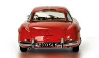 A classic car from the 50s to assemble piece by piece