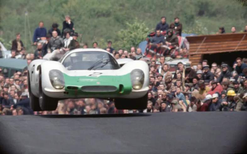 Famous image of a 908 coupe, the first version of the model that would lead to the “02”, which was converted into a spider in 1969. © IXO Collections SAS - Tous droits réservés.&nbsp;