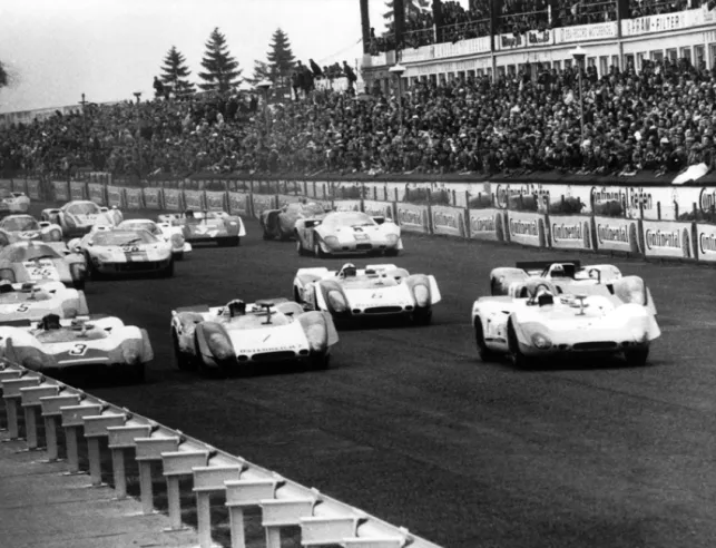 Start of the 1000 km of the Nürburgring 1969, with five 908/02 in the first five places and the victory of the n° 17 of Jo Siffert and Brian Redman. © IXO Collections SAS - Tous droits réservés.&nbsp;
