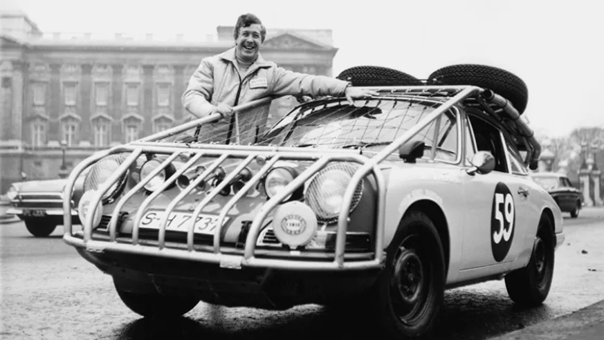 O 911 S #59 patrocinado pela Porsche GB e pilotado por Terry Hunter e John Davenport foi forçado a se retirar durante a difícil etapa de Cabul.© IXO Collections SAS - Tous droits réservés.&nbsp;