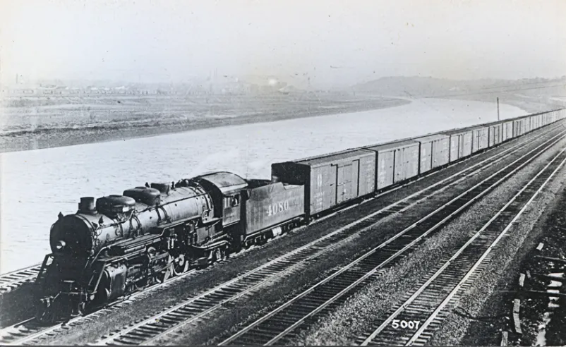 Eine klassische amerikanische Lokomotive 141, Nr. 4081 der Atchison, Topeka and Santa Fe Railway, einem der größten amerikanischen Netze, das einfach als Santa Fe bekannt ist. Diese Lokomotive wurde in den 1930er Jahren für schwere Güterzüge gebaut und ist einer der Vorgänger unserer 141-R. © IXO Collections SAS - Tous droits réservés. Crédits photo © Collection Trainsconsultant-Lamming