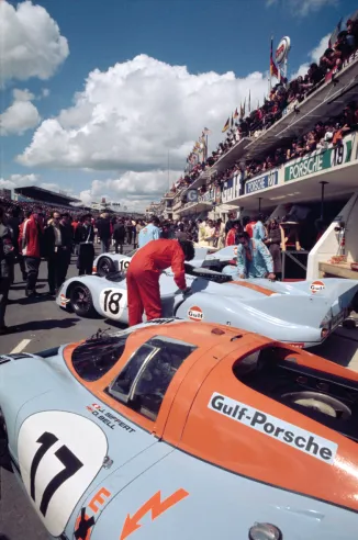 Gegenüber der 917 des J.W. Engineering-Teams mit Gulf’s Himmel und orangefarbener Lackierung. &nbsp;© IXO Collections SAS - Tous droits réservés.&nbsp;