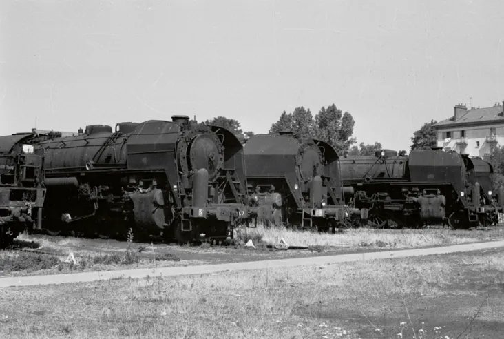 Les locomotives de la série 141-R-1 à 141-R-1340 envahissent le réseau de la SNCF entre 1945 et 1947, constituant par leur nombre et la rapidité de leur construction, la plus grande série française.© IXO Collections SAS - Tous droits réservés. Crédits photo ©&nbsp;Document Alain Rouiller.