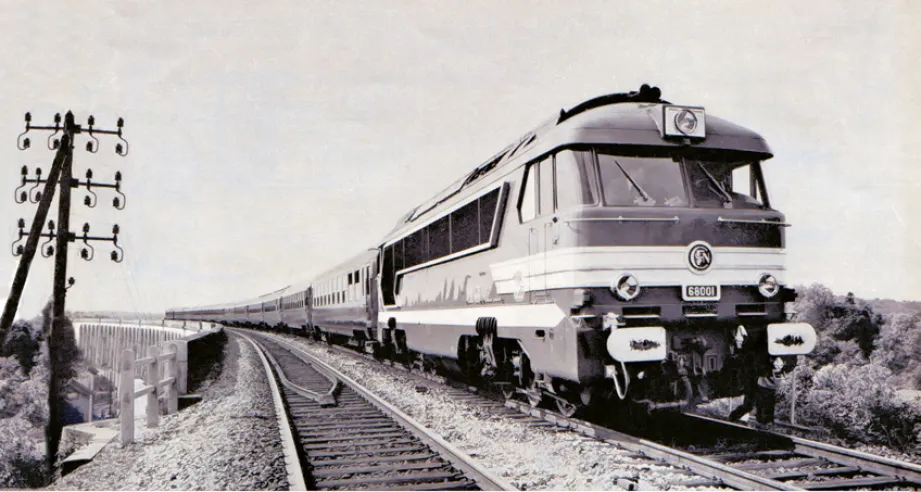 The arrival of the 141-Rs took place on an SNCF network converted massively to diesel traction, fast and heavy passenger trains included. The A1A-A1A-68500s struggled to make their debut on the main lines and, for some time , served as a reminder that steam was powerful and reliable.© IXO Collections SAS - Tous droits réservés. Crédits photo ©&nbsp;Collection Trainsconsultant-Lamming