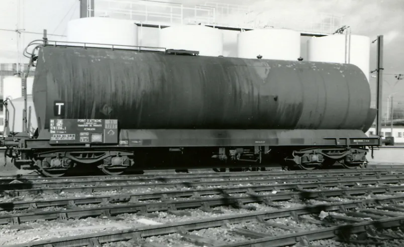 Swarming the service tracks of depots in trainloads, tank wagons were the faithful servants to the diesel revolution and the ‘all oil’ policy. This strategy was suddenly called into question with the 1973 oil crisis!Crédit : Document Philippe Mirville - Cité du Train. © IXO Collections SAS - Tous droits réservés.