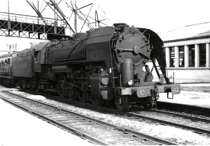 Uma 141-R em serviço, à frente de um comboio de passageiros composto por vagões «Express Nord», típicos dos belos comboios regionais desta rede. © IXO Collections SAS - Tous droits réservés. Crédits photo ©&nbsp;Collection Trainsconsultant-Lamming