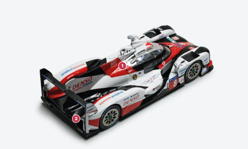 1. Die Hybridformel mit dem 2,4-Liter-V6-Motor und zwei Elektromotoren ähnelt im Grunde der des TS050 von 2016, wurde jedoch in vielerlei Hinsicht verbessert. Im Vergleich zum TS040 verwendet sie eine Lithiumbatterie statt Superkondensatoren.2. Die FIA-Vorschriften für 2017 verlangen außerdem einen kleineren Auspuff im Vergleich zum vergangenen Jahr. © IXO Collections SAS - Tous droits réservés.
